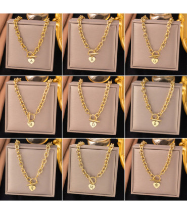 Collares acero Letra V